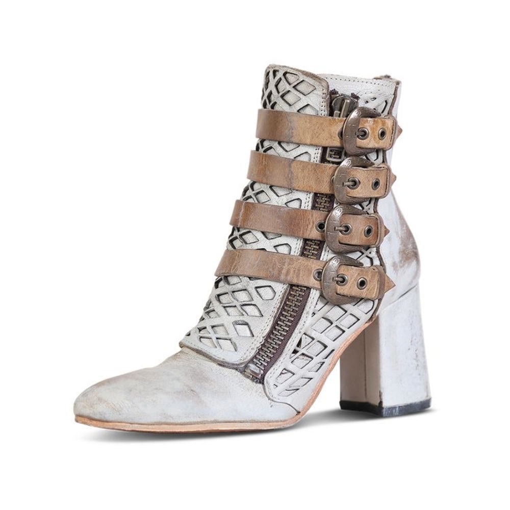 ISO these freebird boots🤍